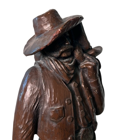 Vintage Largo Sculpture High Plain Drifter Cowboy with‎ Saddle on Shoulder 13" - Picture 11 of 12